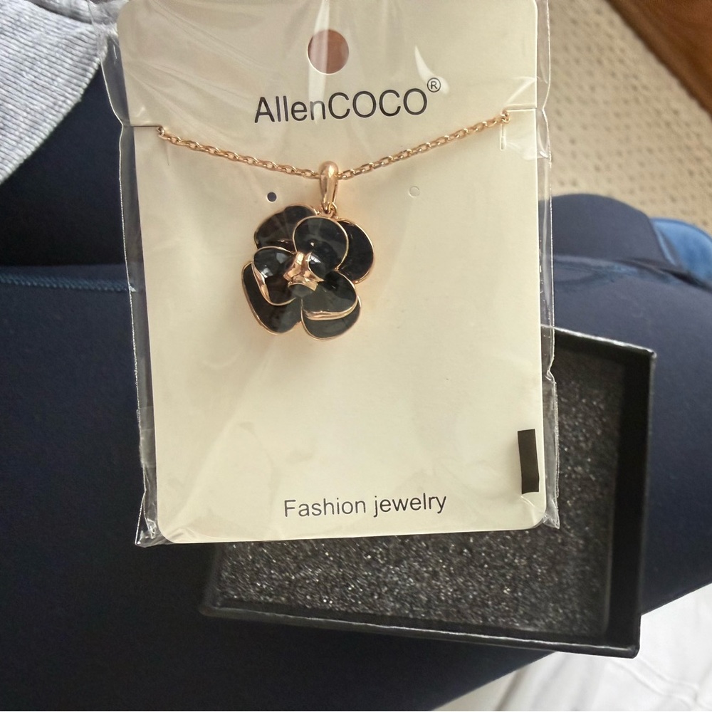 NWT Black Rose Gold Necklace